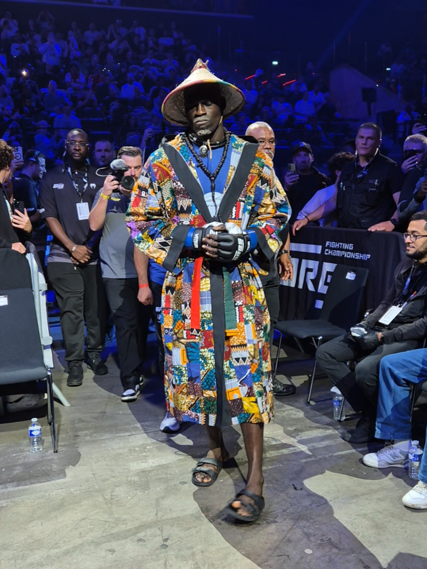 @moustaphadiakhate_ fait son entrée pour le Main Event d'#ARES34 ! 🏆  En direct sur canalplussport 📺  #ARES34