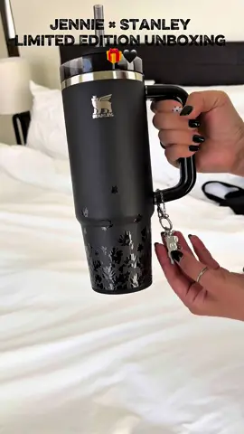 Jennie × Stanley Limited Edition Unboxing 🎁🖤 Finally got my hands on the Jennie × Stanley collab! The matte black with Jennie’s signature is just perfect ✨ It’s so pretty I want to carry it every single day! #JenniexStanley #StanleyTumbler #LimitedEdition #JenniePick #Unboxing      