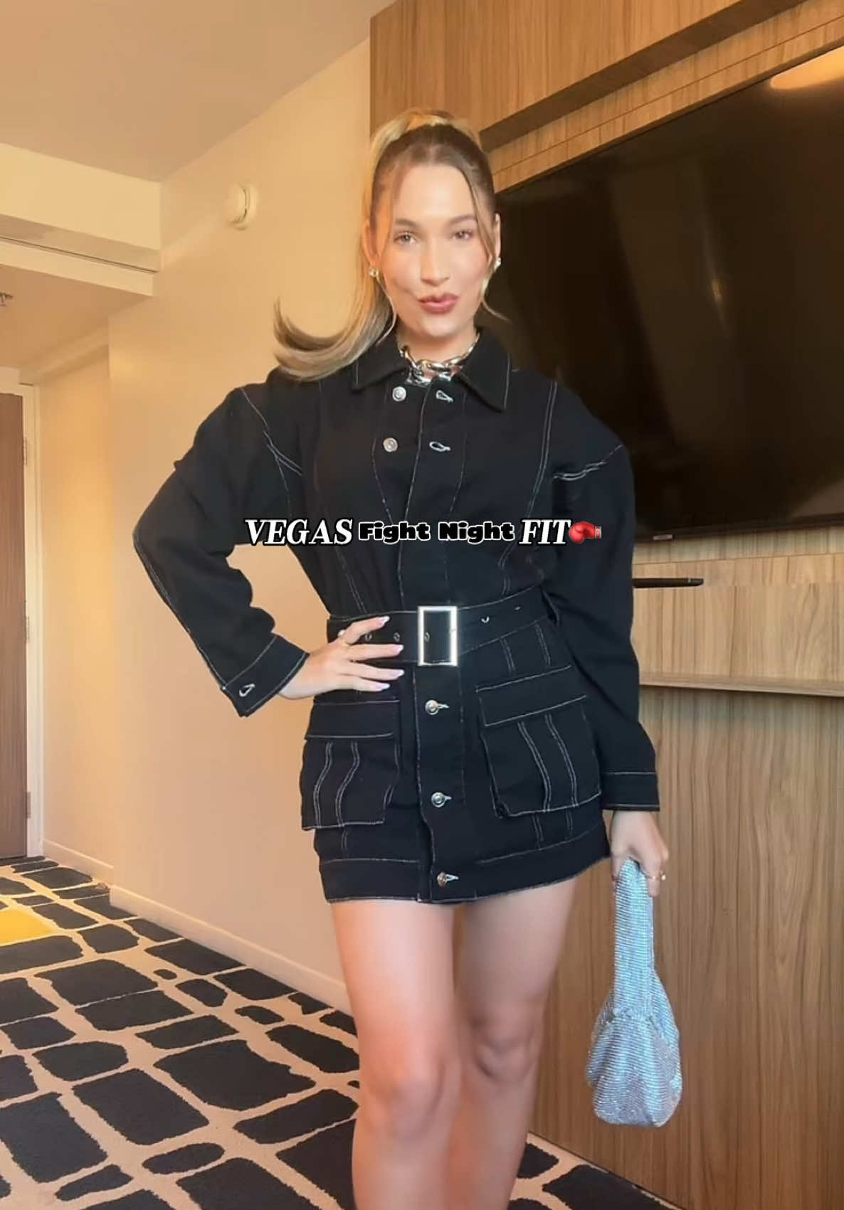 That first hair flip was giving Britney Spears lol  🖤🖤🖤 #fashionnova #fashionnovadress #heels #OOTD #whatiwore 