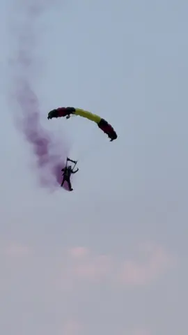 ✅🪂🔥 Chá Revelação Radical no Céu!  Extreme Gender Reveal in the Sky! . . #Skydiving #Adrenaline #ExtremeSports #Freefall #Parachuting     