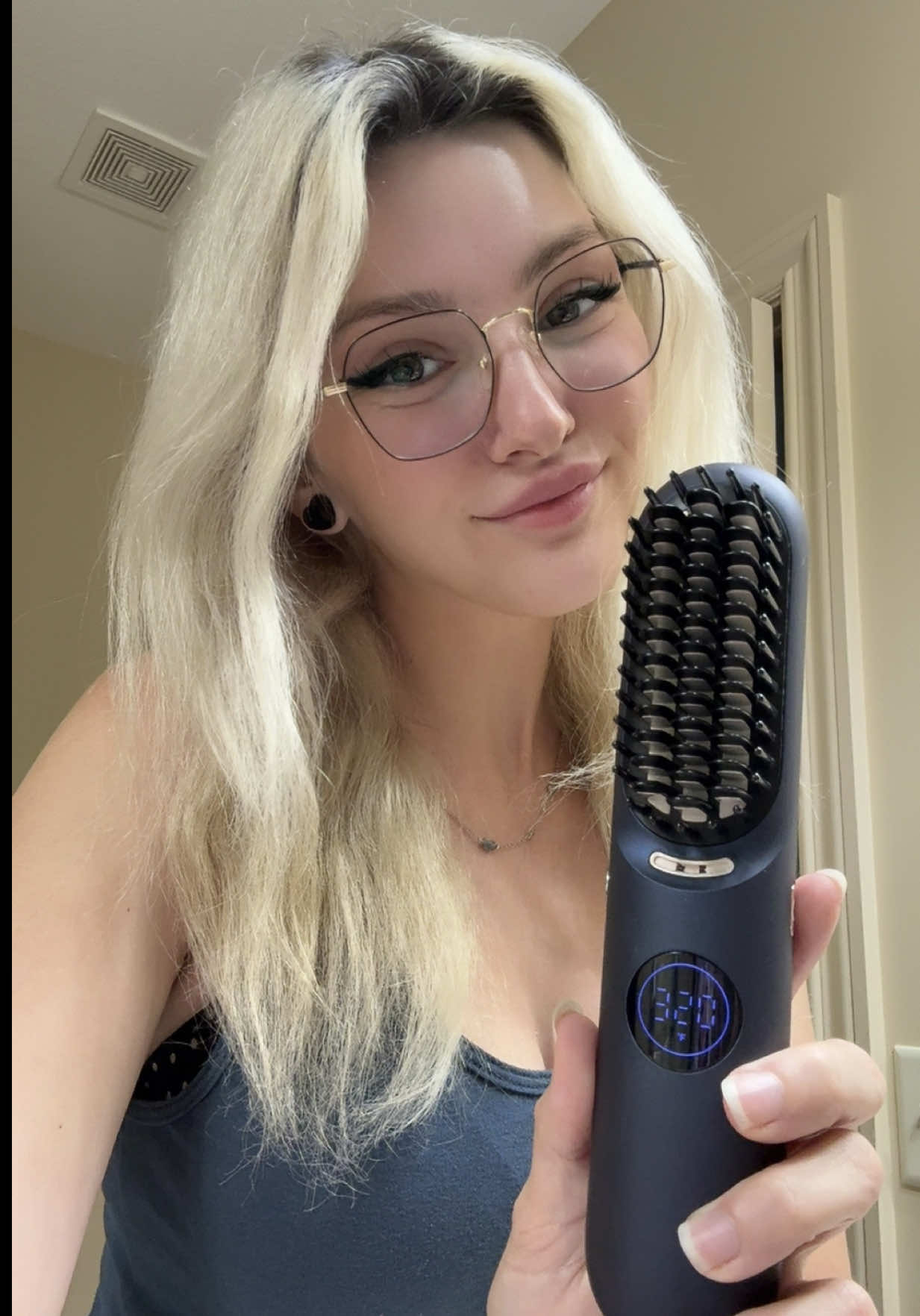 We love a cordless hair styling tool❗️#hair #fanttik #hot #brush #style @Fanttik 