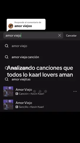 Respuesta a @️ #kevinkaarl #fyp #kevinkarl Esta canción de Kevin Kaarl suena como una súplica directa y sin adornos: es la voz de alguien que ha sido herido antes y ahora pide honestidad absoluta para no volver a romperse. Las frases “no seas tan falsa como las demás” y “no me digas que aún no has superado a tu ex” no son reclamos fríos, sino heridas abiertas que revelan inseguridad y miedo al abandono. Lo poderoso aquí es la vulnerabilidad: en vez de ocultar su temor, él lo expone con crudeza, pidiendo comunicación y verdad, aunque duelan. También muestra la desesperación por construir algo que no sea frágil, que no se quede solo en ilusión. Es una canción que refleja lo humano de amar con cicatrices: esa mezcla de esperanza y desconfianza que muchos han sentido, y que Kaarl convierte en un grito honesto para salvar lo que aún puede salvarse.