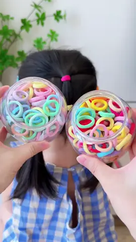 🎀 Đi học mỗi ngày mà vẫn xinh tươi rạng rỡ 🌸 Chỉ cần một bộ dây buộc tóc màu sắc đáng yêu, mẹ thắt nhẹ tay là bé đã có ngay mái tóc gọn gàng, xinh lung linh ✨ 👉 Tiện lợi – nhanh gọn – càng nhìn càng yêu 💕 #DâyBuộcTóc #PhụKiệnTócXinh #BéGái #ĐiHọcXinhXắn #Scrunchies