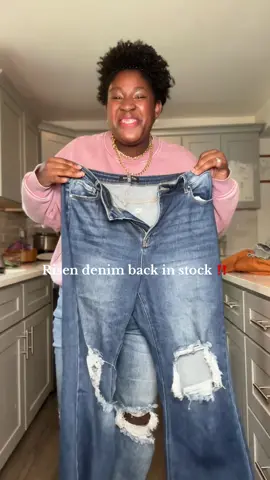 #risenjeans #jeans #stretchyjeans #distressedjeans #denim 