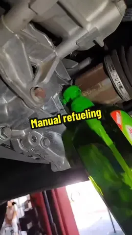 Don't throw away the bottle, it can also be used to add gearbox oil.#Mechanic #automobile 