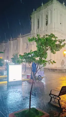 Good night🖤 6:06 p.m🍸🌙✨️🌑🌧 #León #nicaragua🇳🇮 