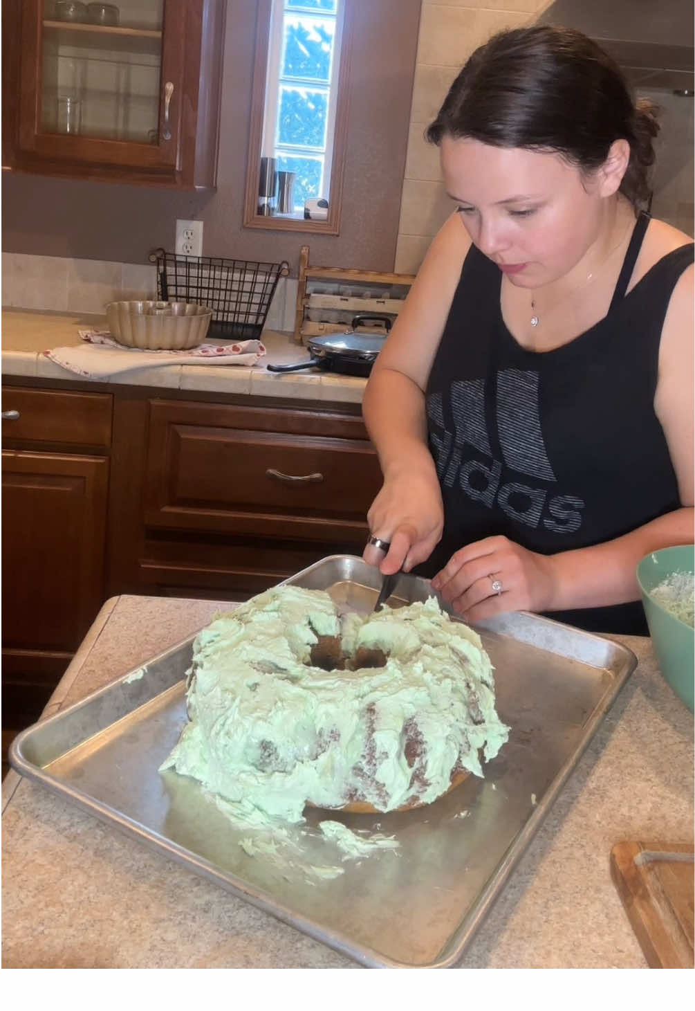 I’m clearly not a baker, I think that I have baked five times in my entire life. I didn’t grow up in a household with sweets or desserts. 😂 it was still delicious though! #pistachiocake #pistachio #b#bakingvideosh#hanahsolumc#cake