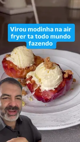 🔥 Virou modinha na air fryer e agora tá TODO mundo fazendo! 🍎✨ ⸻ Ingredientes • 1 maçã • Canela a gosto • Mel a gosto • Sorvete de baunilha • Granola para finalizar ⸻ Passo a Passo 	1.	Corte a maçã ao meio e retire o miolo. 	2.	Adicione canela e mel a gosto. 	3.	Leve à air fryer a 200 °C por 15 minutos. 	4.	Sirva com sorvete e finalize com granola. 😋 ⸻ 🎥 Remix Thank you @healthymomlife 🙏🏻 Public content shared in remix format for educational and inspirational purposes. If the creator disagrees, just let me know and I will remove it immediately. ⸻ #paulodicastops #airfryerreceitas #sobremesafacil #appledessert #receitasaudavel