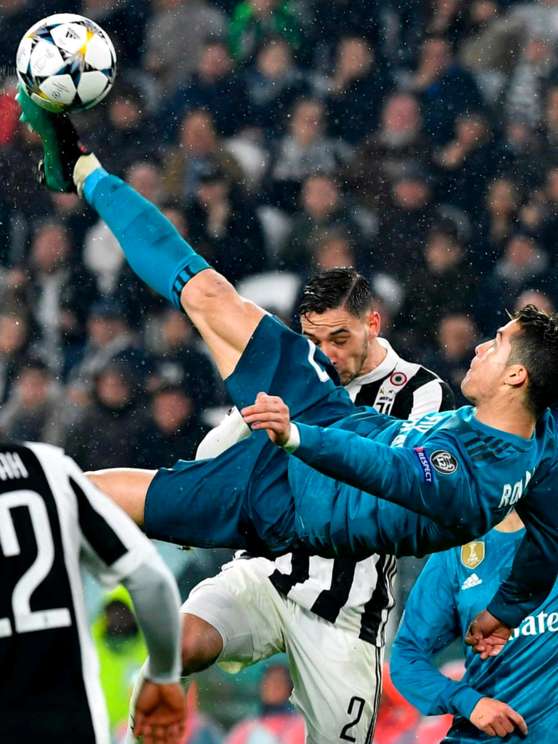 👑 CR7 – ÔNG VUA 1 CHẠM! Một lần sút, một bàn thắng. Quá đơn giản với Ronaldo. ⚡⚽🔥 Cristiano Ronaldo – ông vua của pha “một chạm” trong bóng đá hiện đại. Những cú dứt điểm ngay lập tức, chỉ cần một lần chạm là bóng vào lưới – anh làm được điều đó quá nhiều để đếm hết. CR7 không chỉ ghi bàn, anh kiến tạo cảm hứng, tạo ra định nghĩa mới cho chữ “sát thủ”. Không ai phủ nhận: Ronaldo là tiền đạo hay nhất lịch sử bóng đá. #CR7 #OneTouchKing #GOAT #RonaldoGoals #FootballLegend 