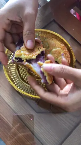 Bánh trung thu mô chi nhân khoai môn trứng muối xuân tùng #banhtrungthu #banhtrungthuxuantung #nhanmochikhoaimon 