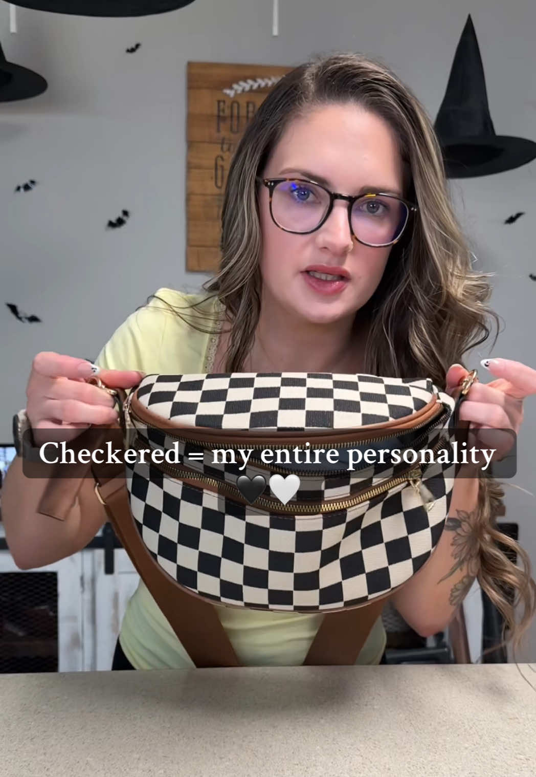 Checker addiction = my whole personality at this point 😂 But this checkered crossbody actually makes sense… lightweight, versatile, and chic for everyday wear. 🍂 #CheckeredBag #EverydayBag #CrossbodyStyle #FallFashionBag #TikTokShopFinds 