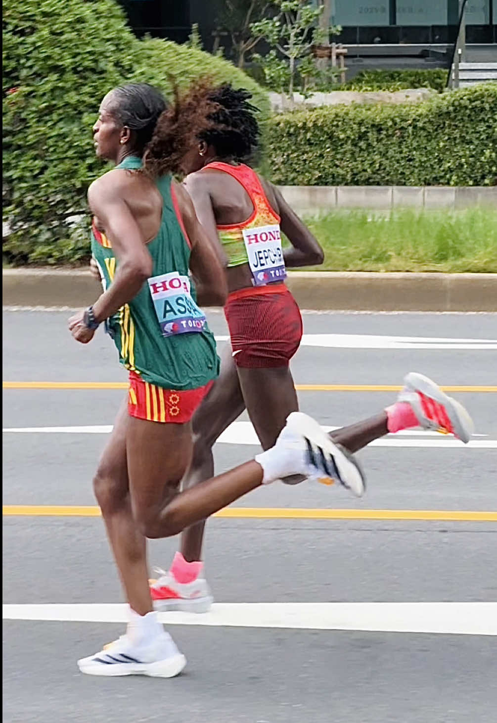 ASSEFA vs JEPCHIRCHIR for the GOLD #WCHTokyo25 📹 @palabraderunner 
