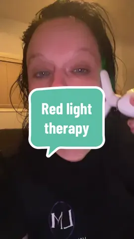 Red light therapy is so good and it can relax you before bed I use it every night before bed #redlighttherapy #redlighttherapybenefits #redlighttherapyathome #lymphaticdrainage 