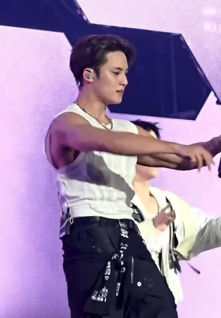 ROCK WITH YOU!! 😩 #mingyu #kimmingyu #seventeen17_official #foryoupage #fypppppppp 