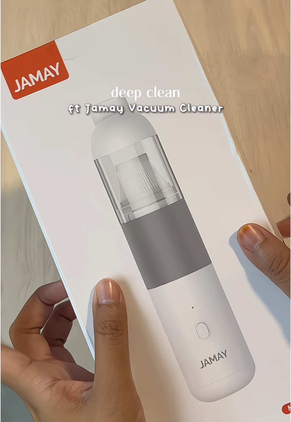 senang nak bersihkan celah-celah sliding tingkap guna vacuum cleaner ni. hampa kena ada satu kat rumah or simpan dalam kereta. #minivacuum #portablevacuumcleaner #jamay 