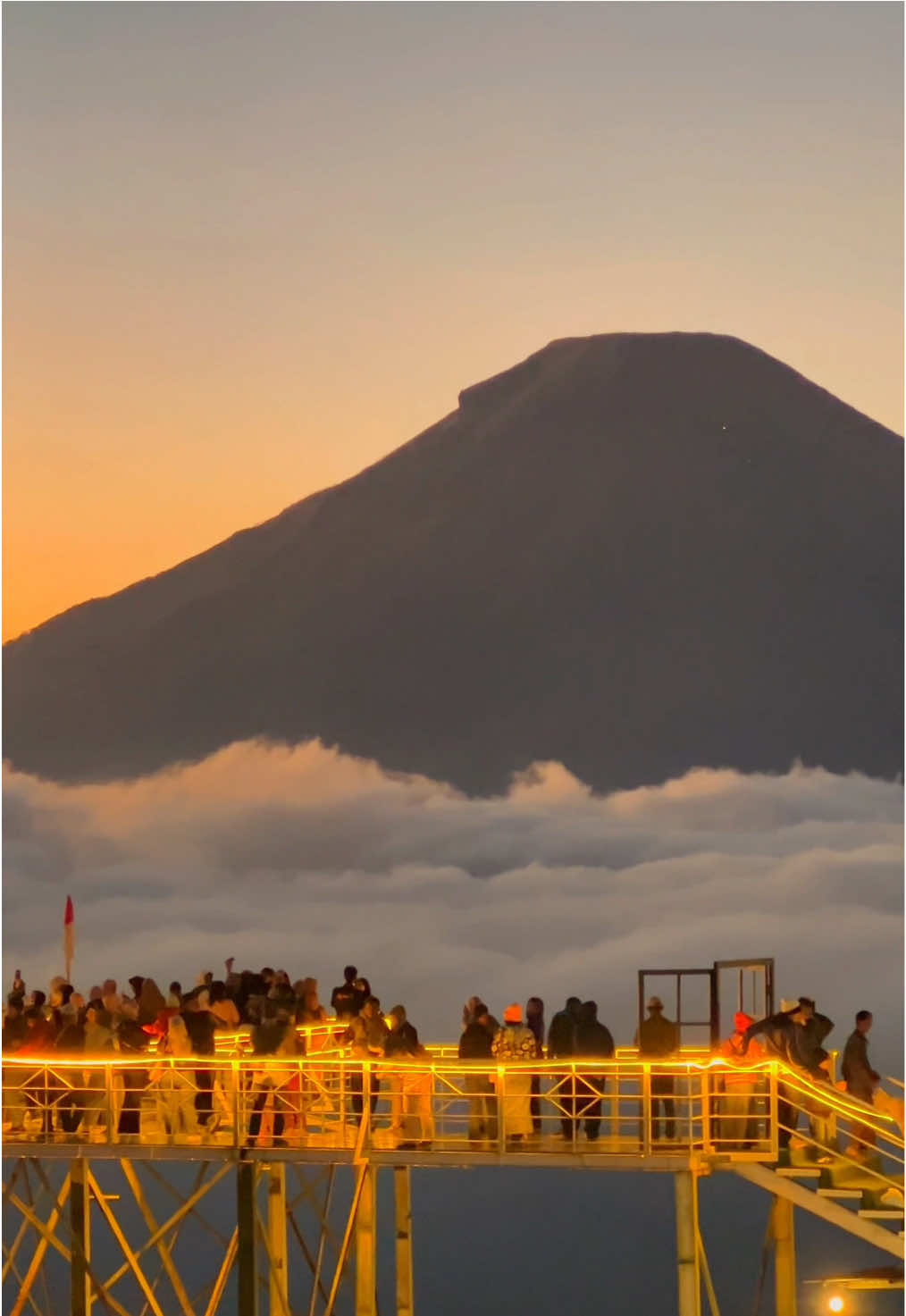 penginapan best view sunrise Reservasi 082221384081 #dieng #fypシ゚viral #pesonaindonesia #pintulangitskyview #sindoro 