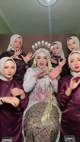 Bride today with bridesmaid gemasshh😍🫶🏻 #fyp #trending #pengantin #bridesmaid #soloputri 