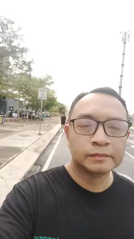 #Untuk pemula, Anda bisa mengombinasikan jogging dengan berjalan kaki agar tubuh beradaptasi dan tidak cepat kehabisan energi.