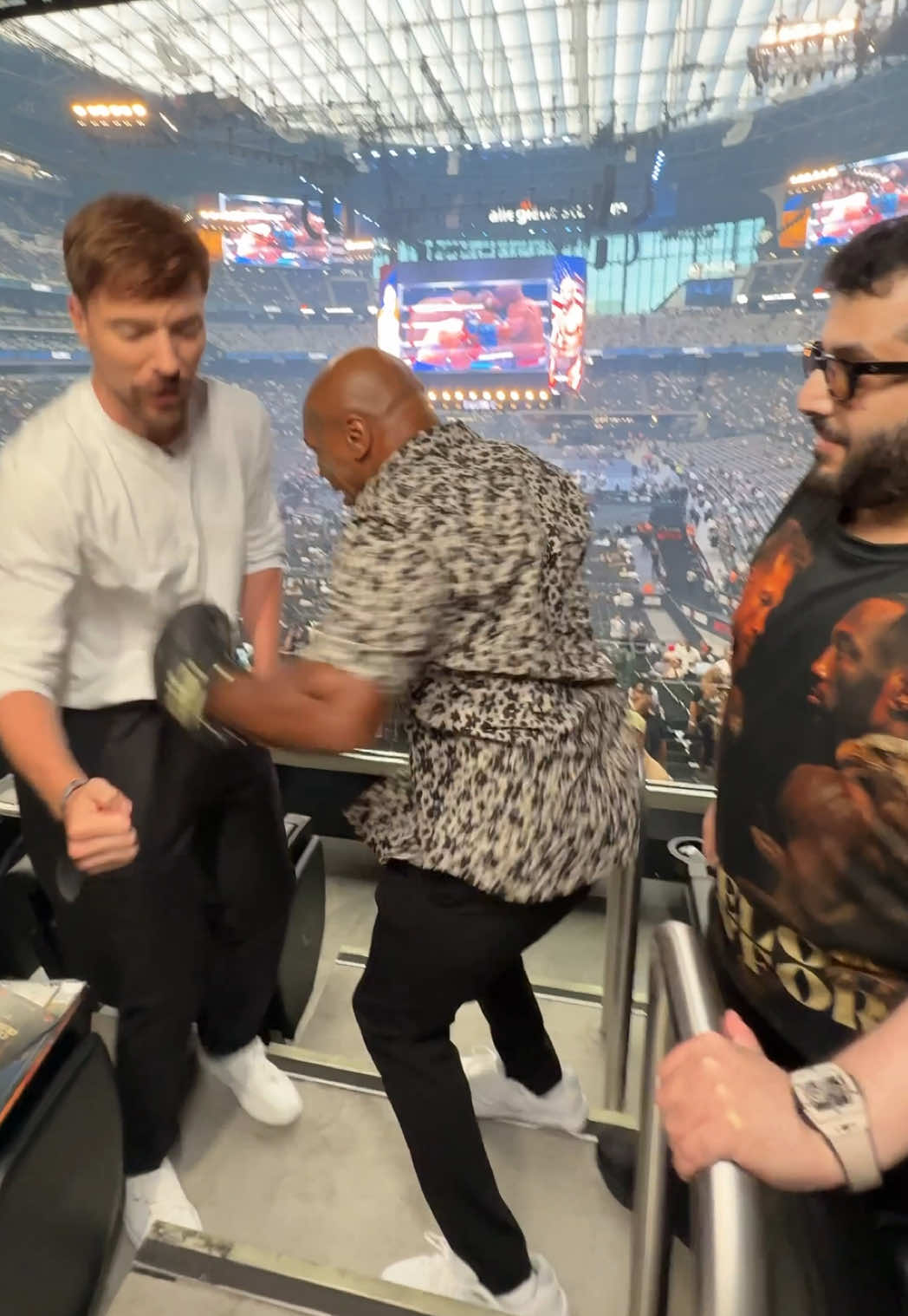 I just got punched by @Mike Tyson #CaneloCrawford #RiyadhSeason 