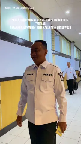 🤝✨ STUDI TIRU TATA KELOLA PEMERINTAHAN Pemerintah Kabupaten Probolinggo melaksanakan kegiatan study tiru ke Kabupaten Bondowoso sebagai langkah strategis untuk memperkuat tata kelola pemerintahan yang transparan, akuntabel, dan inovatif. Dengan semangat kolaborasi dan berbagi praktik baik, kegiatan ini menjadi wadah bertukar pengalaman dalam meningkatkan kualitas pelayanan publik dan efektivitas pemerintahan daerah.  📍Bondowoso, [10 September 2025] #PemkabProbolinggo #StudiTiru #TataKelolaPemerintahan #PemkabBondowoso #InovasiDaerah  