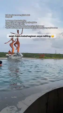 Menikmati sunset disini juga indaah••  Private & cozy•• Minumannya enaaak beuutt••  Minimal coba sekali•• karena rasa itu selera•• #poolandbar #bali #sunsetbali #oleholehbali #krisnaoleholehbali 