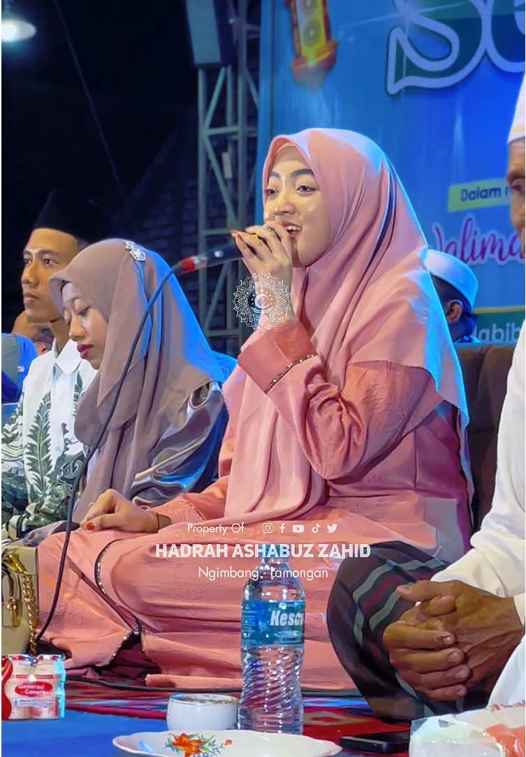 Mendayu dayu padang bulan #natasyaaksiindosiar #ashabuzzahidngimbang #solawatmerdu #ningnatasya@natasya_aksiindosiar 