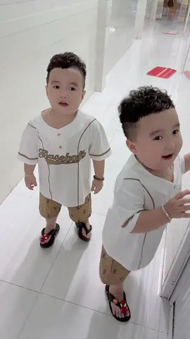 Nay 2 bé trâu có đồ mới nè Cô chú oi 😘#SiroHihiHaha #anhembaton #embedethuong 