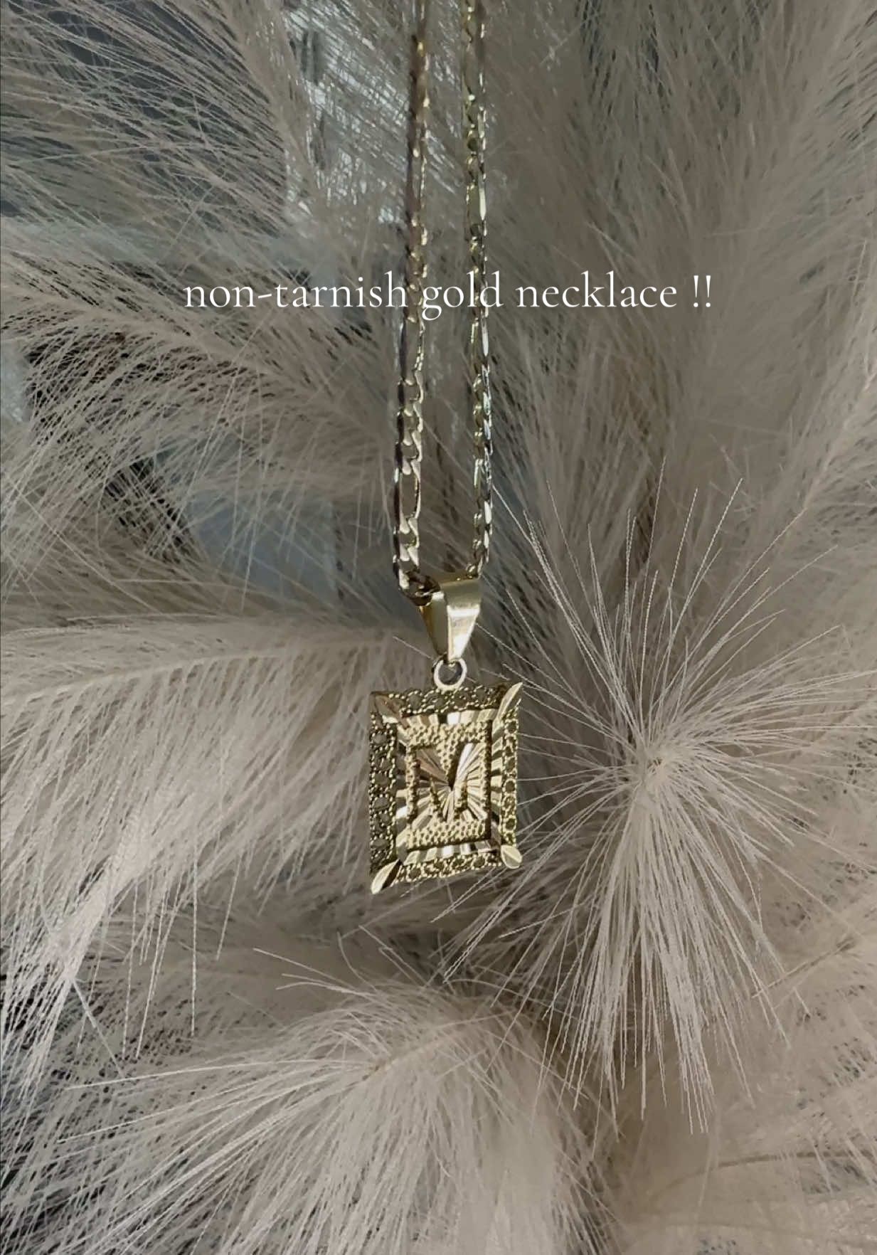 10/10 !! 🤍 & no green! i've had this piece for about 3 months now and i've maybe taken it off only two or three times. it's in the same condition as when I bought it!!  #initialnecklace #waterproofjewelry #fyp #tarnishfreejewelry #goldnecklace 