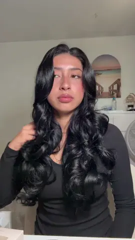 heatless curls>  #heatlesscurls #blowout #noheat #curls #fyp 