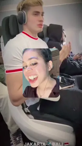 auw ada duda auw🤣🤣🤣 duda model begini sih bukan janda gadis aja yg antri istri orang juga pasti otw ke pengadilan agama🤣🤣🤣 canda duda🤭😁@AisarKhaledd @AisarSultanMalaysia 