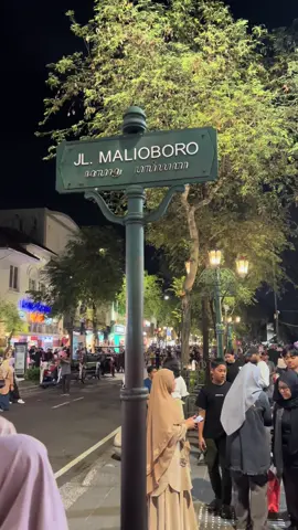 Suasana malam jogja estetik banget #malioboro #malioborojogja #jogja #jogjaistimewa #wisatajogja 