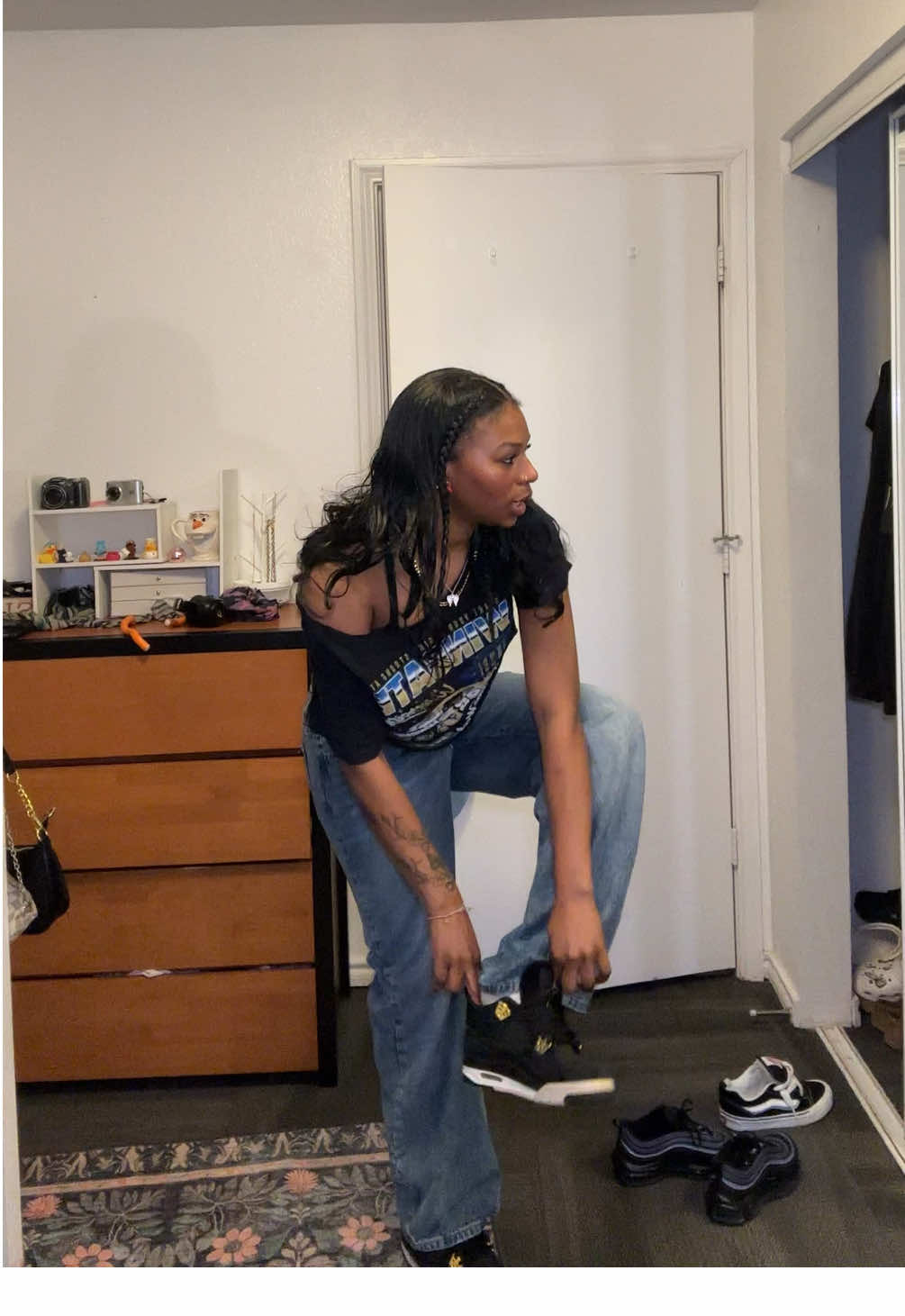 come get dressed with me for a college football game #moreofzian #collegelife #collegeoutfits #collegegameday #OOTD #grwm 