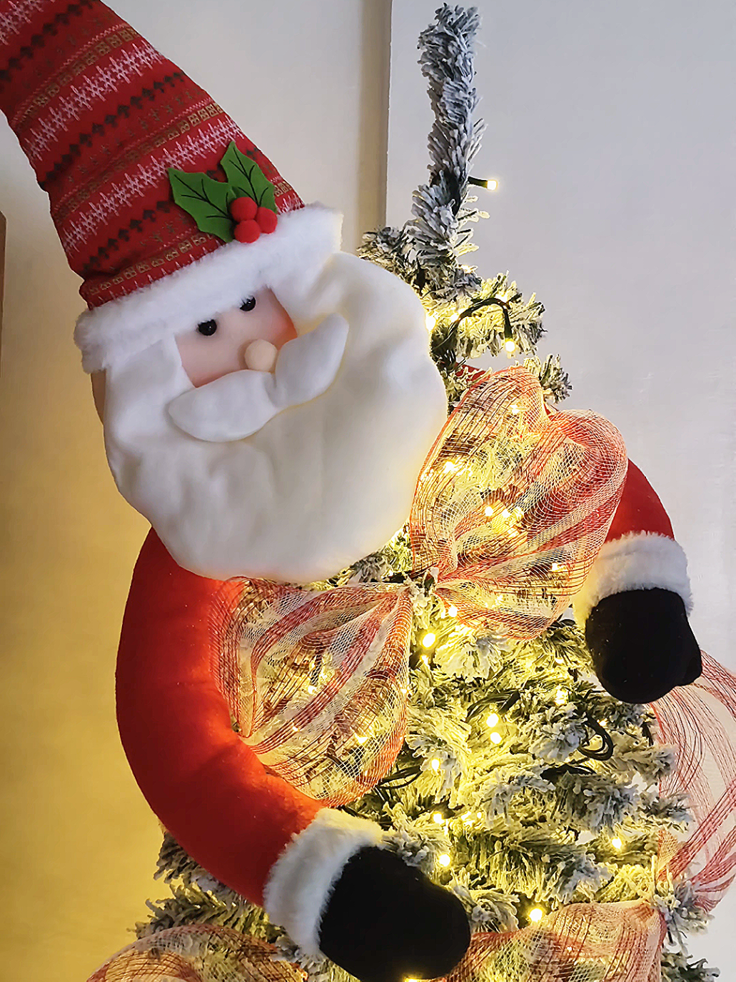 BUY HERE👉@Mommy Juvs 🌸 🎄✨🏠 Our home is finally dressed up for the most magical season. santa topper Christmas Village House Christmas faceless doll Christmas tree Christmas lights Christmas decorations set Christmas song #christmas #ChristmasDecor #Christmasligthdecoration hristmasligthdecoration #christmastiktok #christmas🎄 
