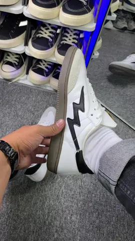 Rekomendasi sepatu cowok keren dari brand Prayerkids  #prayerkids #sepatu #sepatucowok #sneakerscowok #sepatusneakers 