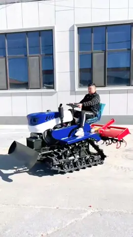 Export-oriented multifunctional riding small crawler tractor, one machine for multiple uses, saving labor and effort, can be used with various agricultural implements, can be used in paddy fields and dry land, suitable for use in various complex terrains, reducing labor intensity, improving work efficiency, a good helper for agricultural planting#Factory #tractor #daily #tiktok #fyp #agriculture#agricultural machinery#export trade#Factory sales