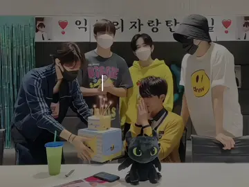 [28.09.04] Happy birthday, Jeongwoo 🌌 May every step you take be filled with light and happiness. Keep singing with your heart, because it always reaches our hearts🤗🤗 ib: @sowbeen #jeongwoo #jeongwootreasure #treasure #fyp #creatorsearchinsights @yg_treasure_official 