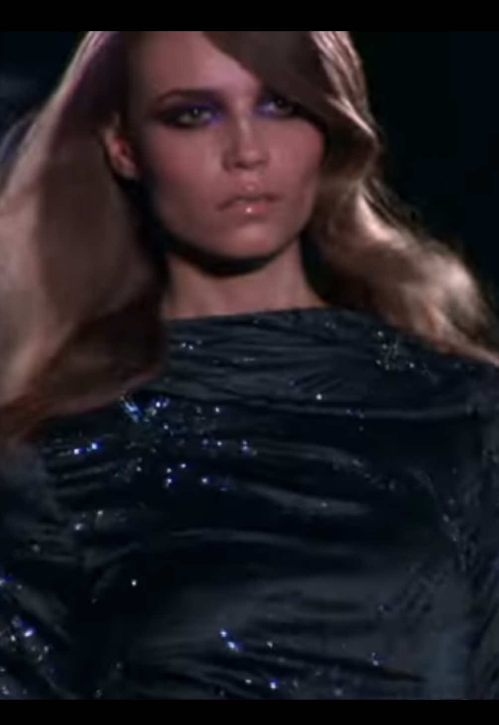 Natasha Poly for Versace #Runway #model #modeling #versace #whencaniwakeup 
