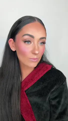 Such a beautiful pink shimmer!! 🤍