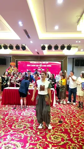 chúc cả nhà buổi trưa vui vẻ ❤️❤️