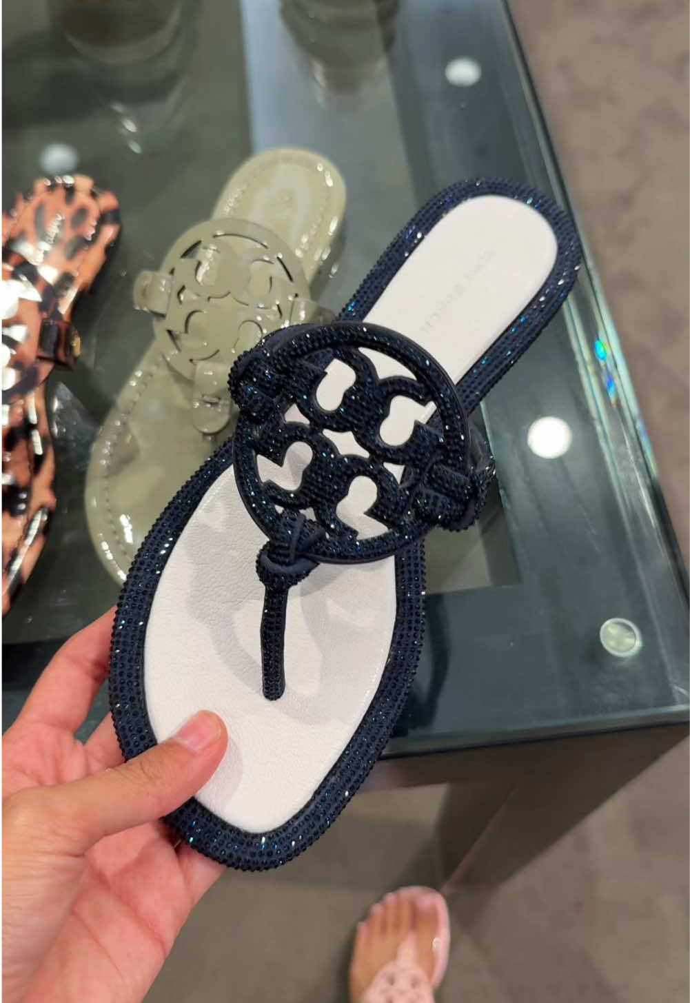 New to my collection 😍 @TORY BURCH #toryburch #fypシ゚viral #viralvideo #foru #foryoupage #fy 