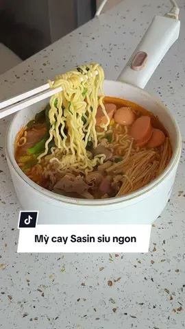 Công nhận là em mì cay Sasin này ngon nha còn thoem nữa #hoaihayho #reviewdogiadung #micay #micay7capdo #micaysasin  
