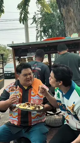 orang Korea Nantang makan pedes di Indonesia 