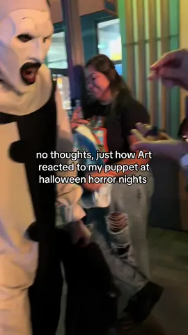 so many scare actors loved my puppet 😭💕 #fyp #halloweenhorrornights #hhn #hollywood #arttheclown 