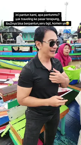 baru tahu ibu2 penjual di pasar terapung pandai ber pantun..seru & lucu bgt, share ya.. #traveling #jalanjalan #wisata #sungai #pasarterapung #emakemak #pantun #viral #fyp 