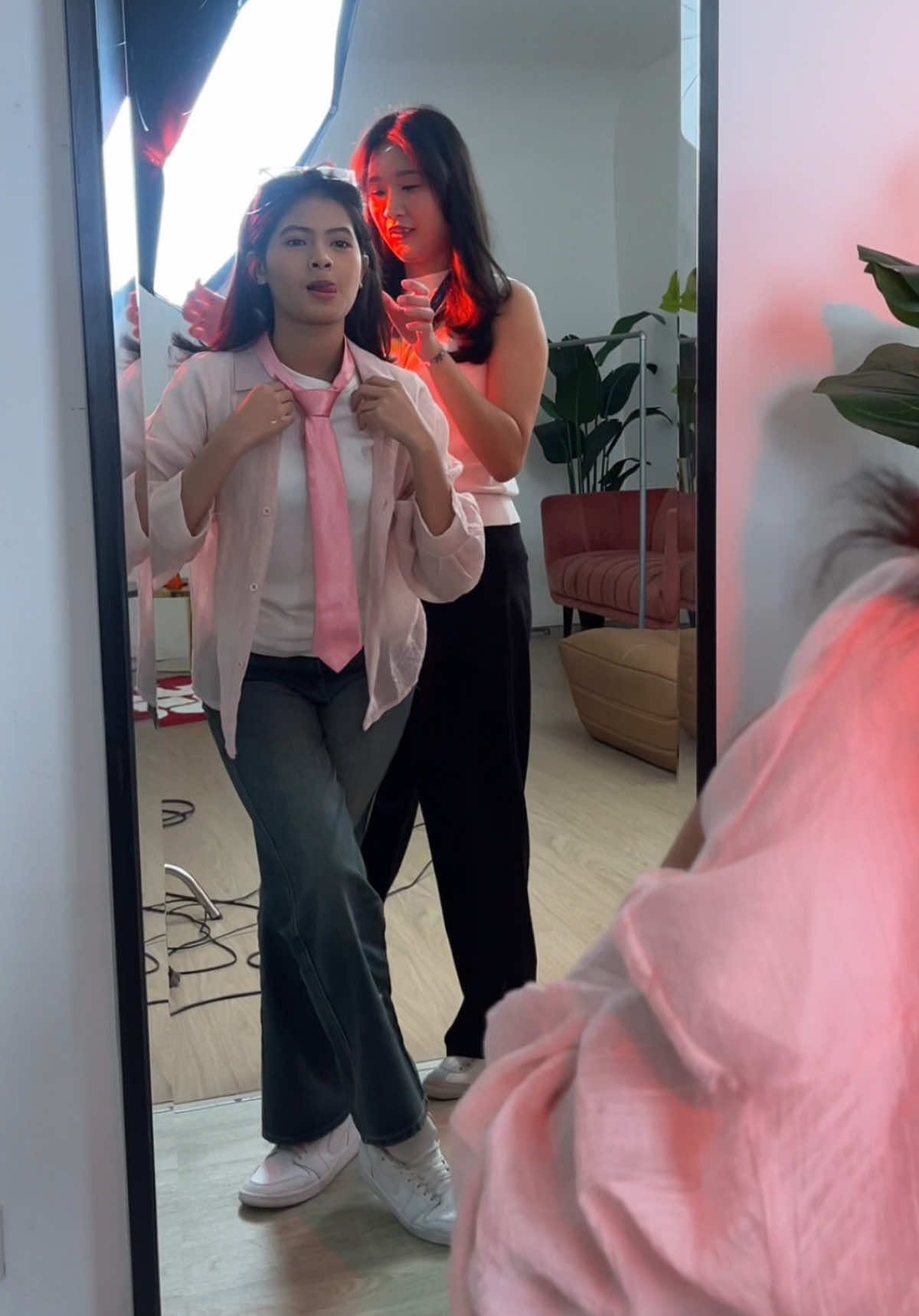Malaa random banget hahaha 😭😂 #TiktokShopOOTD #JinisoEntertainment #Jiniso #jeansviral  #fyp 