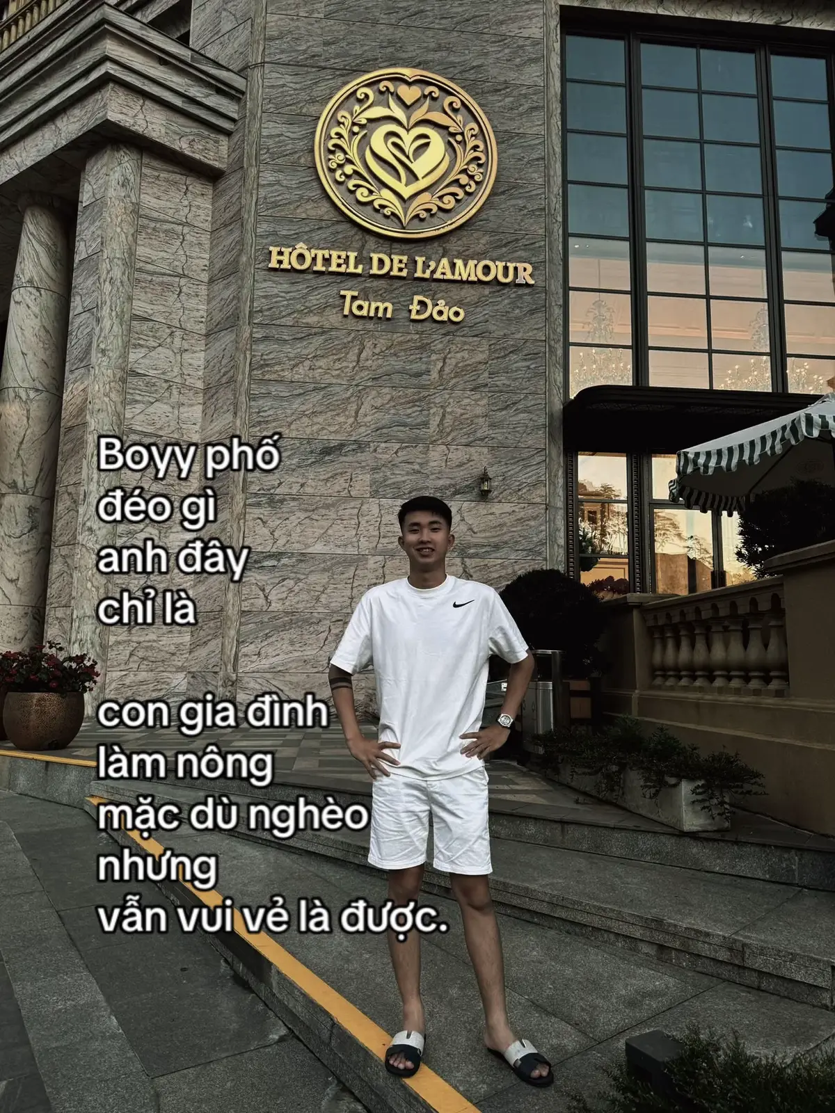 Boyy phố đéo gì anh đây chỉ là con gia đình làm nông mặc dù nghèo nhưng vẫn vui vẻ là được.#hoangtuchande #tamtrang #viral #xuhuongtiktok 