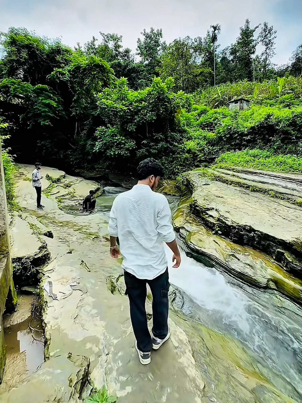 গেলে কেও আহত হওয়া ছাড়া ফেরত আসেনা 