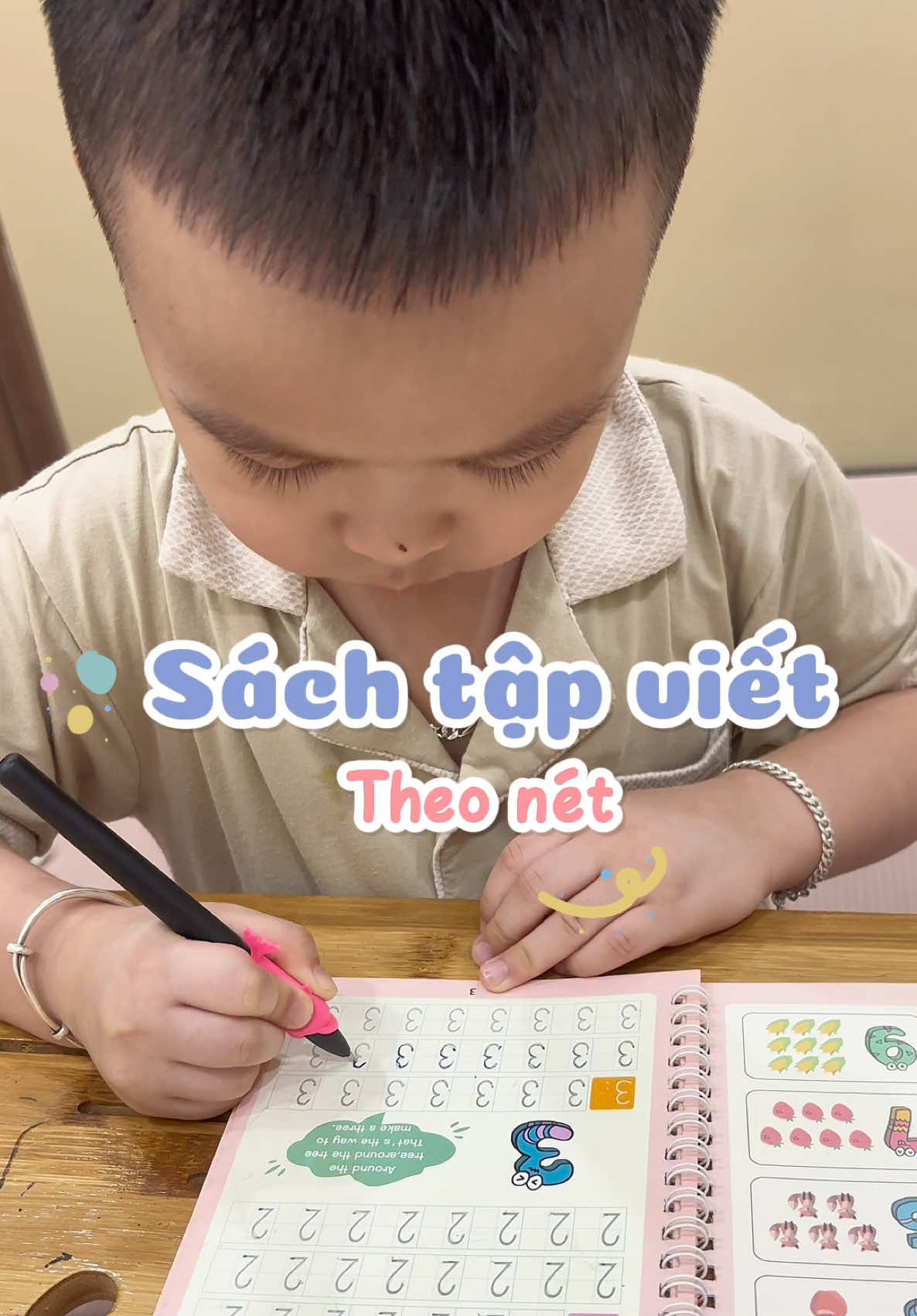 Bộ sách tập viết theo nét dành cho bé 3tuổi+ mà Nam Phong siêu thích, tập cầm bút viết từ giờ để sang năm học tiền tiểu học cho đỡ bỡ ngỡ #menamphong #daycondungcach #sachtapvietchobe #sachtapviet #dayconthongminh 