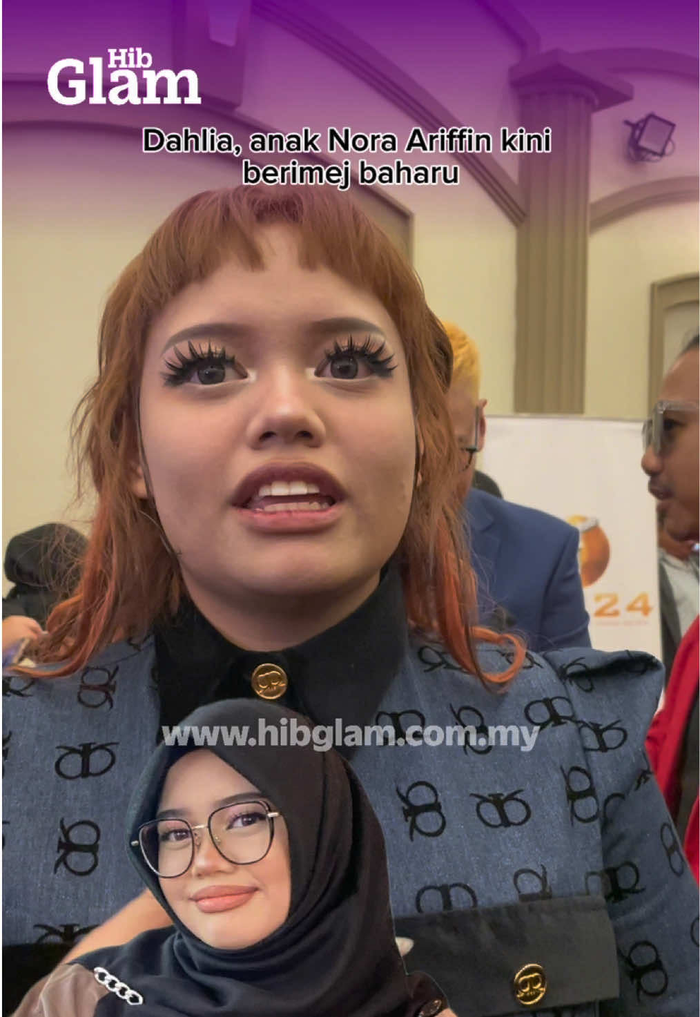 Mencuri perhatian ramai, penyanyi Putri Dahlia tampil dengan imej baharu tanpa hijab ketika menghadiri Anugerah Industri Muzik ke-24 (AIM24) yang berlangsung di Arena of Stars, semalam. #anaknora #putridahlia #aim24 #imej #tudung   
