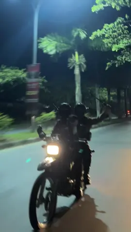 “KALAU TAKUT JANGAN IKUT,KALAU IKUT JANGAN TAKUT , DUNIA PERCINTAAN TAK SEBERESIKO DUNIA MALAM DAN DUNIA MALAM TAK SE INDAH YANG DI MEDIA👋🏼⚡️.” #teamtubrukraimaspoldasultra 
